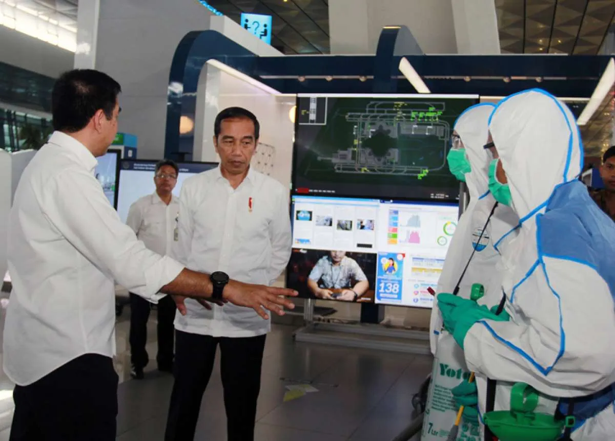 Jokowi singgung kebijakan Anies soal transportasi publik di tengah wabah virus corona