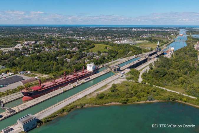 Trump Minta Apple Ubah Nama Lake Ontario Jadi Lake America