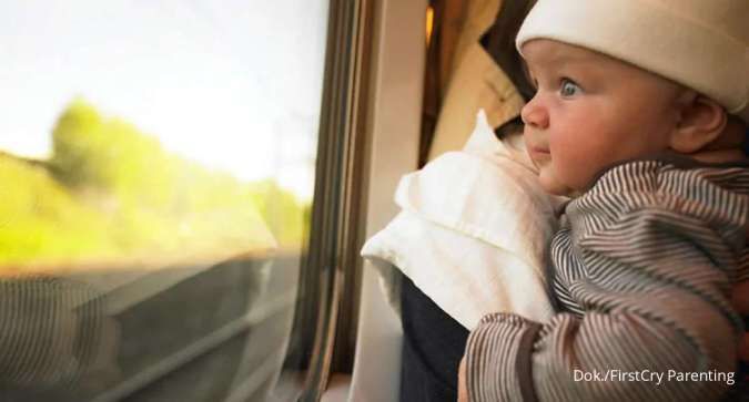 7 Tips Traveling bersama Bayi Pakai Kereta, Siapkan Barang-Barang Berikut Ini