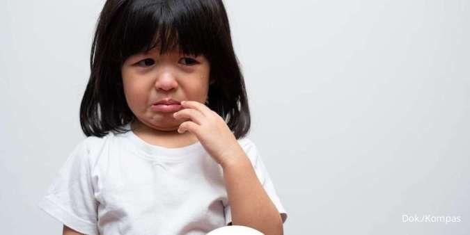 4 Hal yang Sebaiknya Orang Tua Lakukan saat Anak Sedang Sedih