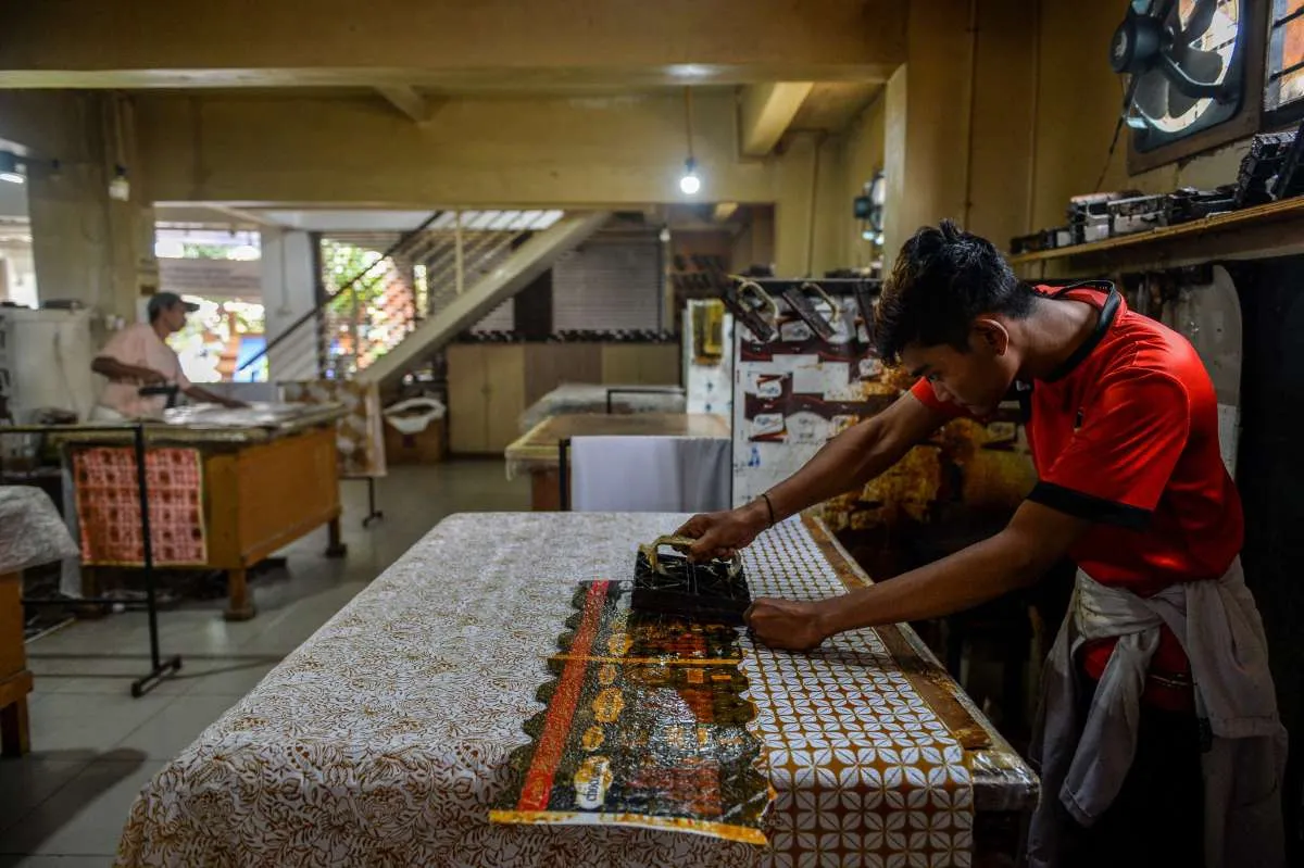 OJK: Daya Beli Melemah, Kredit UMKM Masih Melambat hingga Akhir 2025