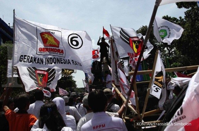 Truk pendukung Prabowo coba terobos kawat berduri