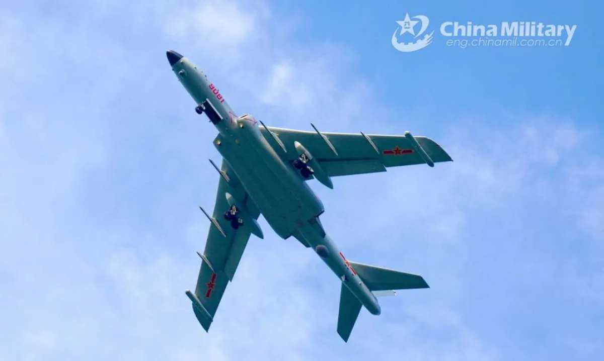 Pesawat pembom China unjuk gigi di LCS, jatuhkan bom dan menyebar ranjaut laut