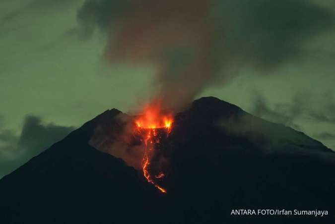 Gunung Semeru Luncurkan Awan Panas Sejauh 3 Km