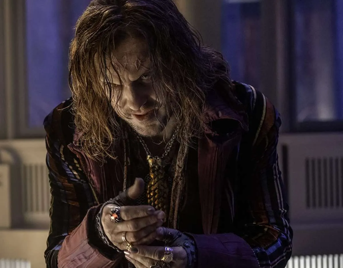 Film Netflix A Babysitter's Monster Hunting, monster dan penyihir sedang memburu bayi