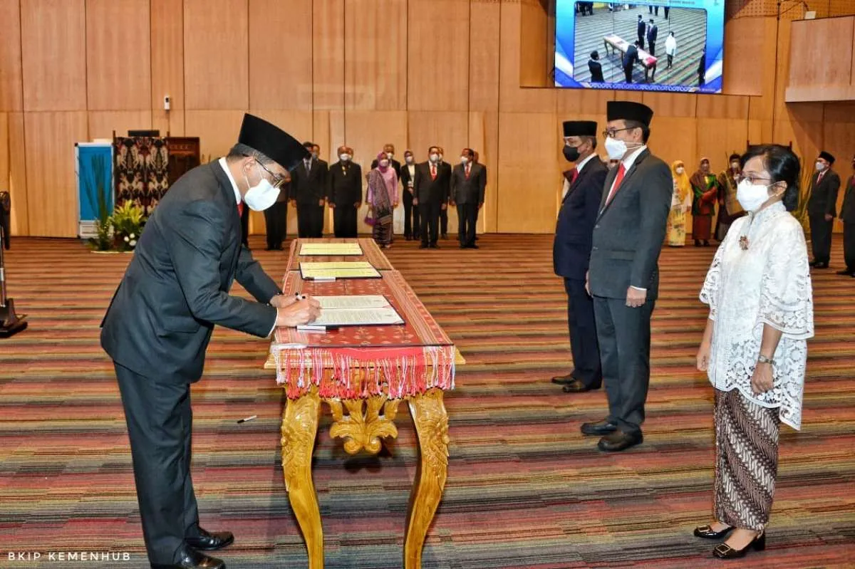 Menhub Lantik Dirjen Perhubungan Darat dan Laut yang Baru