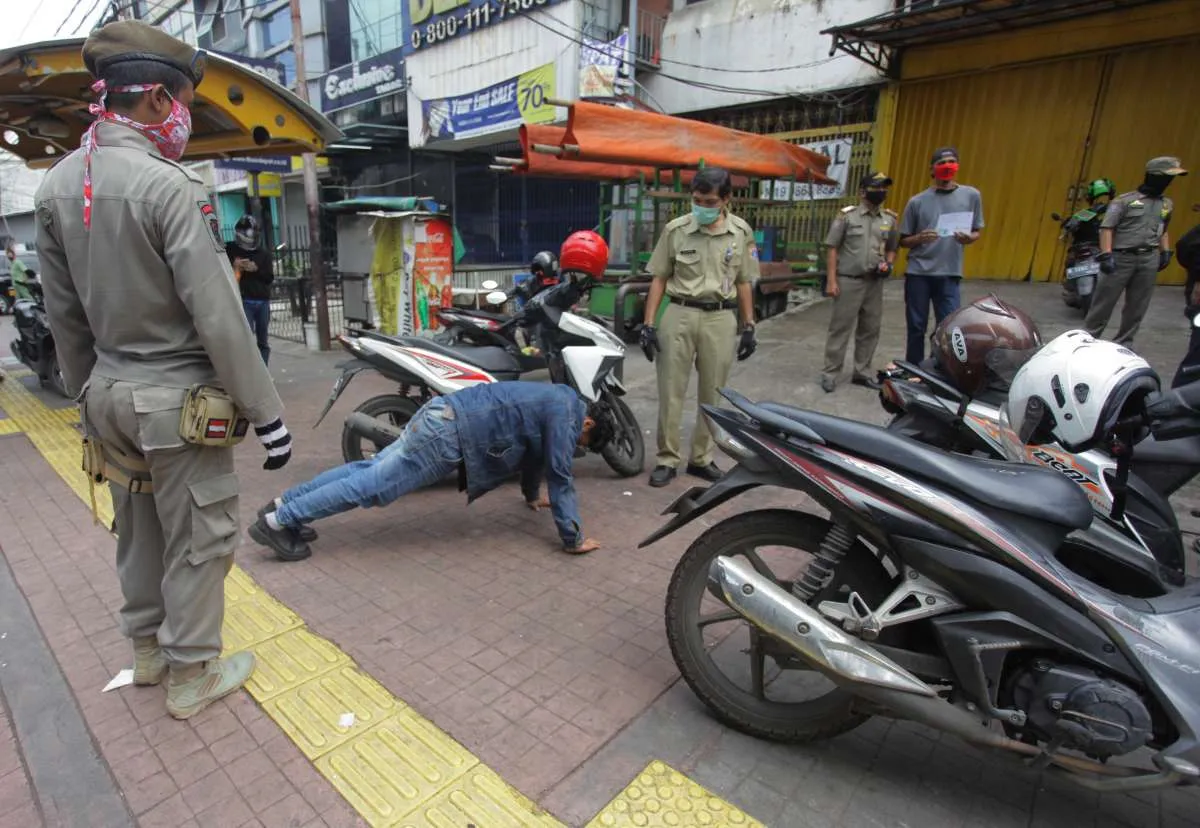 Sebanyak 101.478 orang terkena razia masker selama pemberlakuan PSBB transisi Jakarta