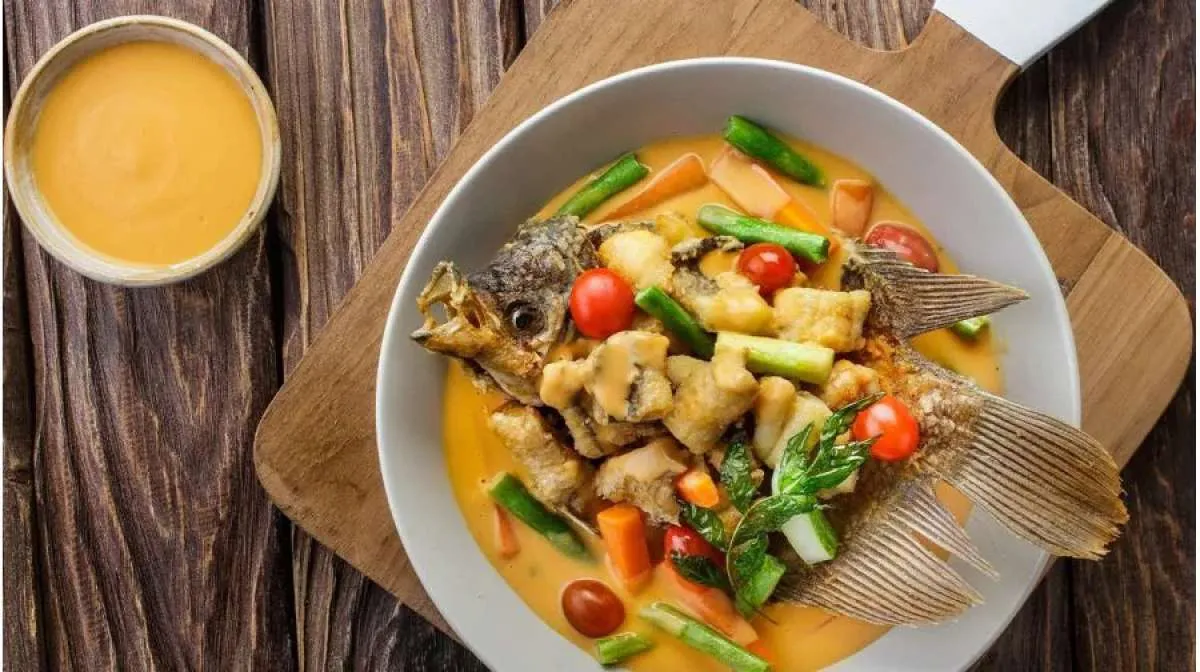 Resep Pesmol Ikan Gurame Saus Telur Asin, Hidangan Nusantara Kaya Rempah