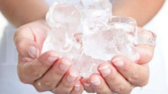 Es batu berguna sebagai cara mengobati sariawan.