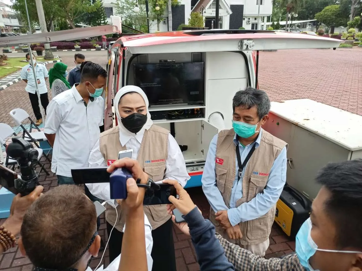 Astra Daihatsu Motor donasikan mobil klinik dan informasi kepada Pemkab Karawang