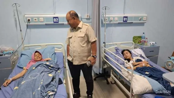 Over 800 Indonesian Students Suffer Mass Food Poisoning from Government free meals