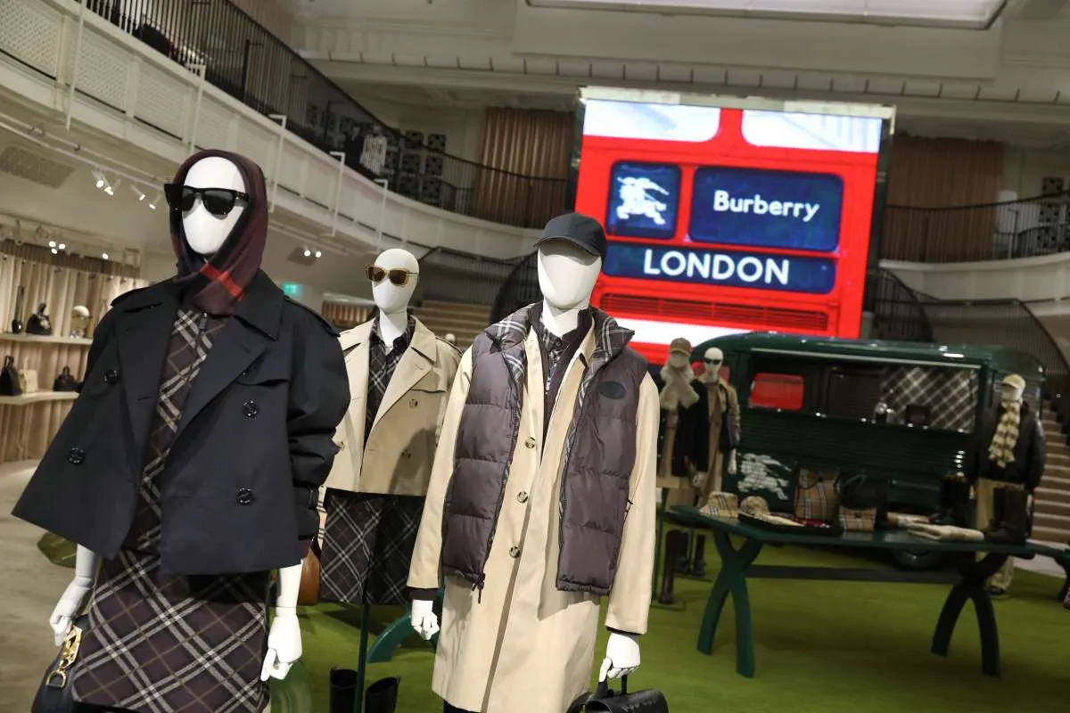 Lonjakan Kinerja Burberry Berlanjut, Pendapatan Naik Menjadi £455 juta