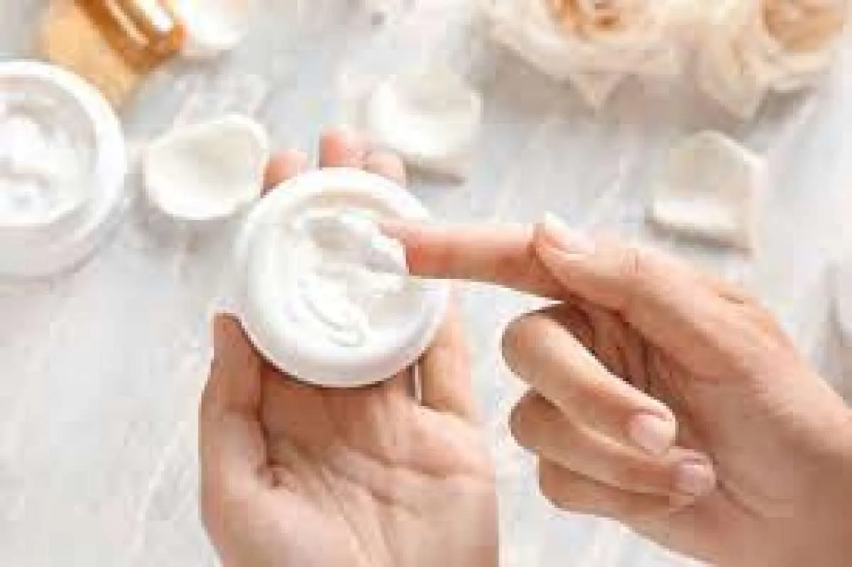 6 Kandungan Skincare yang Super Melembabkan, Cocok untuk Kulit Kering dan Kusam