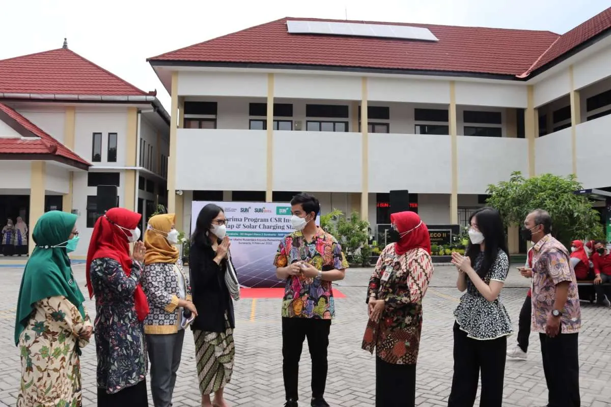 Penggunaan PLTS Atap Merambah Sekolah