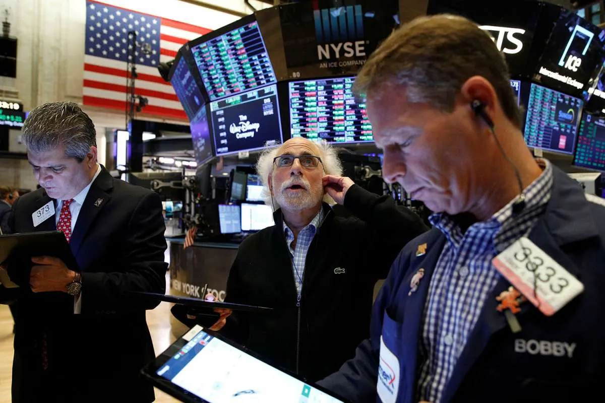 Tiga indeks utama Wall Street melemah pada Selasa (14/9)
