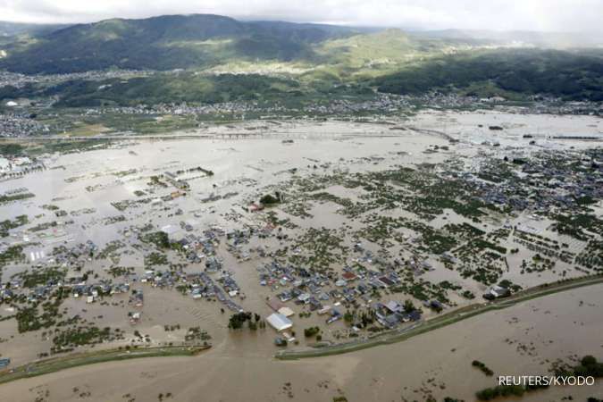 Super Typhoon Nanmadol Bears Down on Japan's Kyushu Island