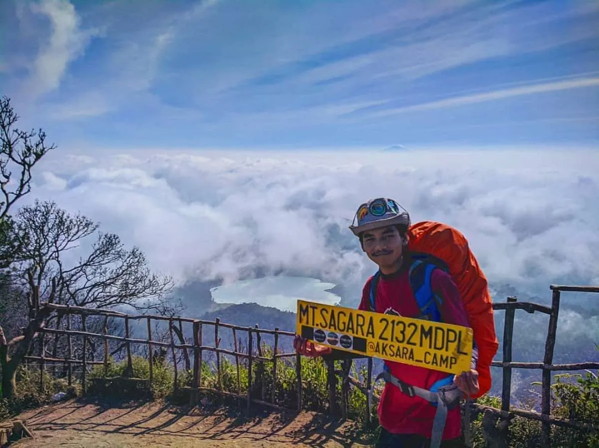 Puncak Sagara Garut, tempat berkemah dengan latar pemandangan Talaga Bodas