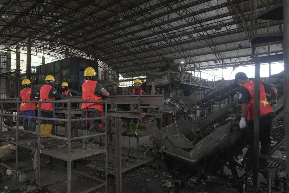 Prabowo Minta Kampus Jadi Asisten Pemda Selesaikan Masalah Sampah hingga Tata Kota