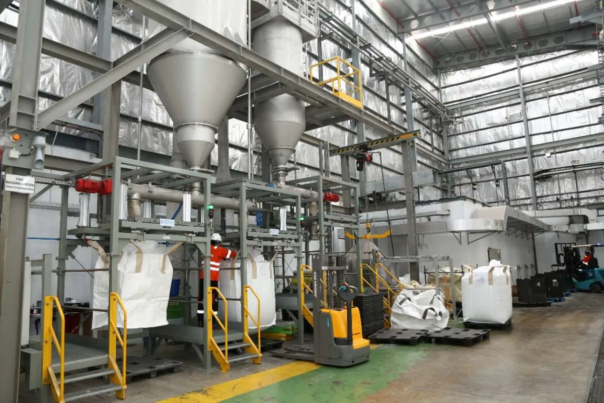 Veolia Indonesia dan Danone-AQUA bangun pabrik daur ulang botol plastik di Pasuruan