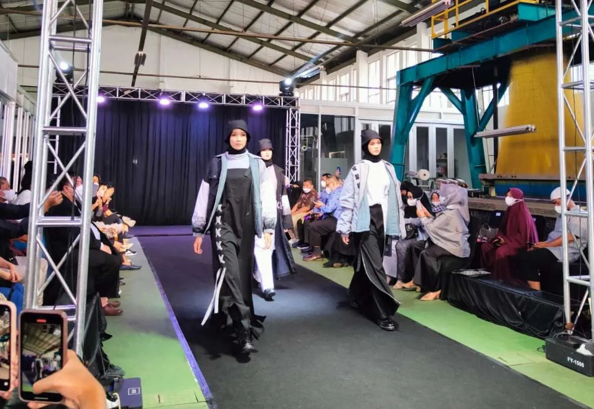 Islamic Fashion Institute gelar fashion show Haflatu At Takhoruj