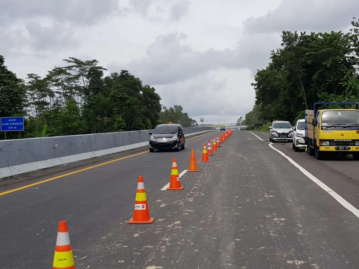 Update efek longsor ke jalan tol Semarang-Solo, Jasa Marga: Satu lajur bisa dilewati