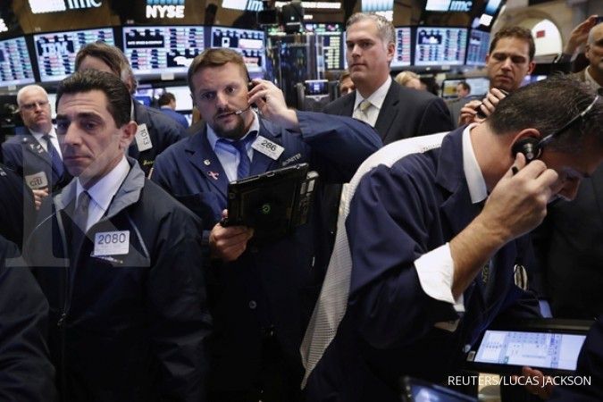 Wall Street bervariasi, sektor keuangan jatuh 1%