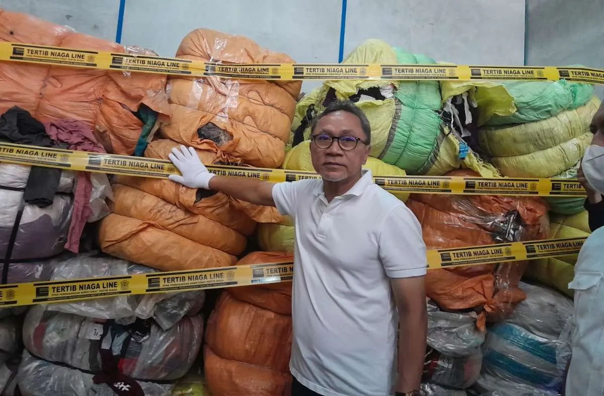 Kemendag Musnahkan 730 Bal Pakaian, Sepatu, dan Tas Bekas Senilai Rp10 Miliar
