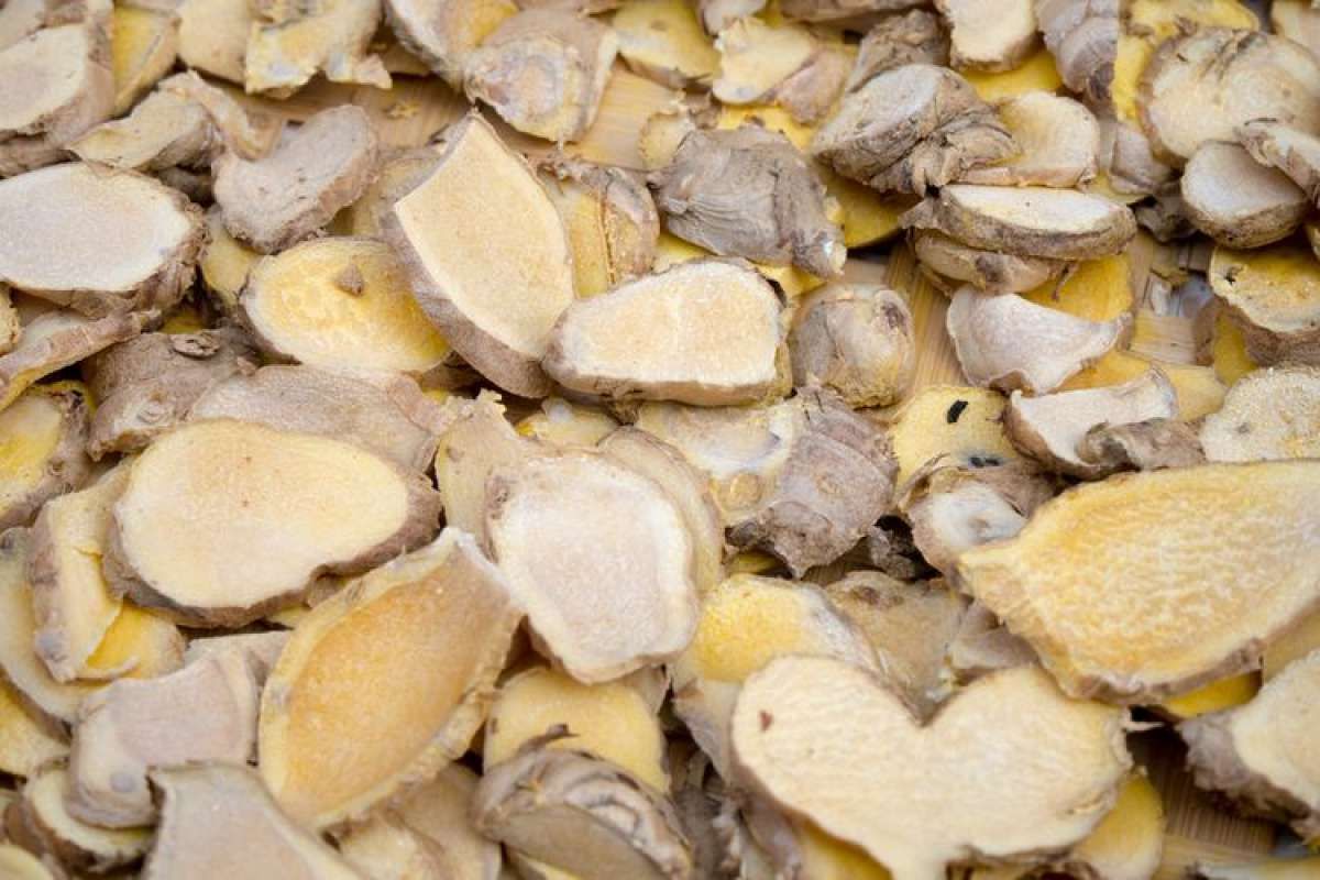  Kunyit Putih dan Kunyit Hitam