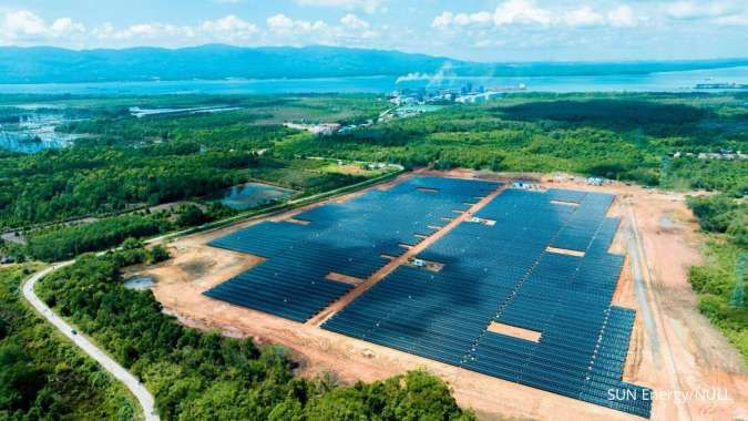 Ekonom: Proyek PLTS 100 GW Prabowo Terlalu Ambisius dan Kurang Realistis