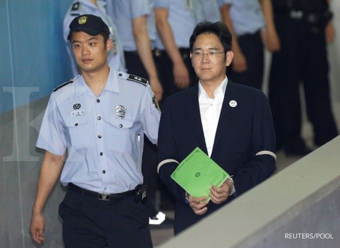 Vonis ditangguhkan, pemimpin Samsung keluar dari penjara lebih cepat