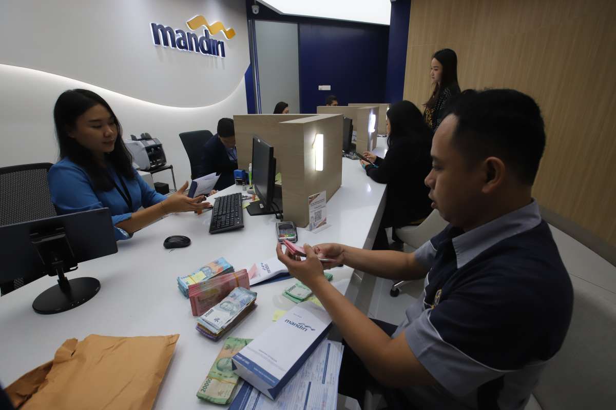 Dana Korporasi Menumpuk di Bank 