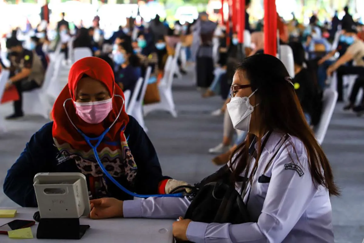 Sempat diragukan, ini khasiat vaksin Covid-19 dari Sinovac usai disuntik ke nakes