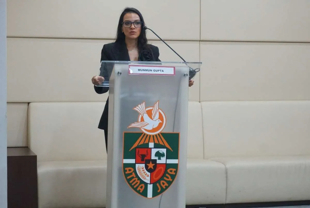 Keaslian Translinguistik dalam Wacana Fiksi: Perjalanan Narasi Multibahasa