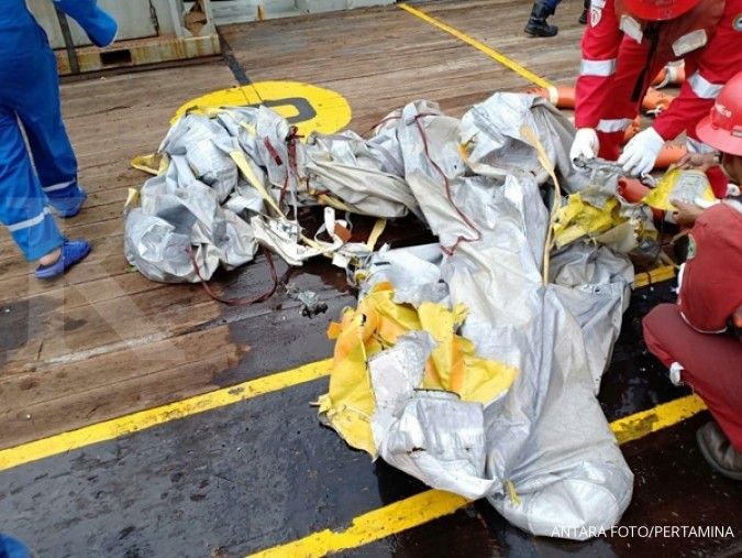 Basarnas temukan KTP hingga paspor yang diduga milik korban Lior Air JT 610 