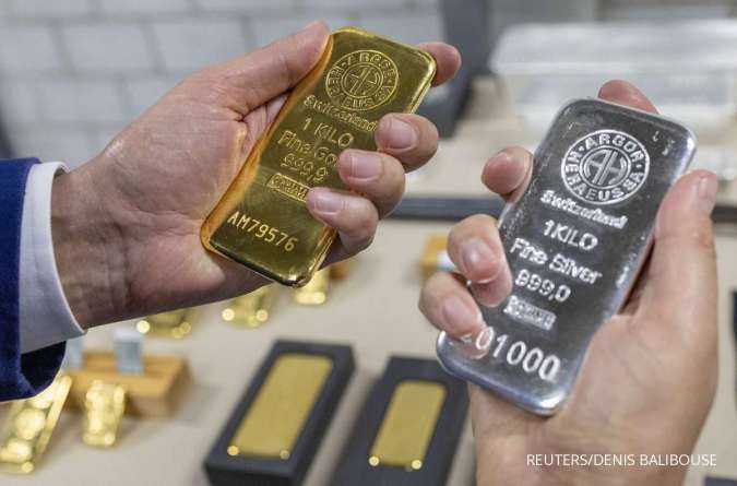 Harga Emas Mendekati Level Tertinggi Sepekan Karena Pelemahan Dolar