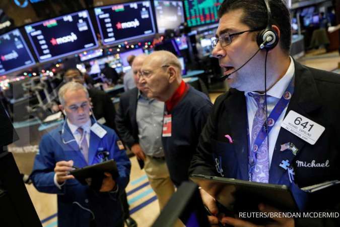 Wall Street turun tipis menunggu kepastian tarif impor AS di akhir pekan