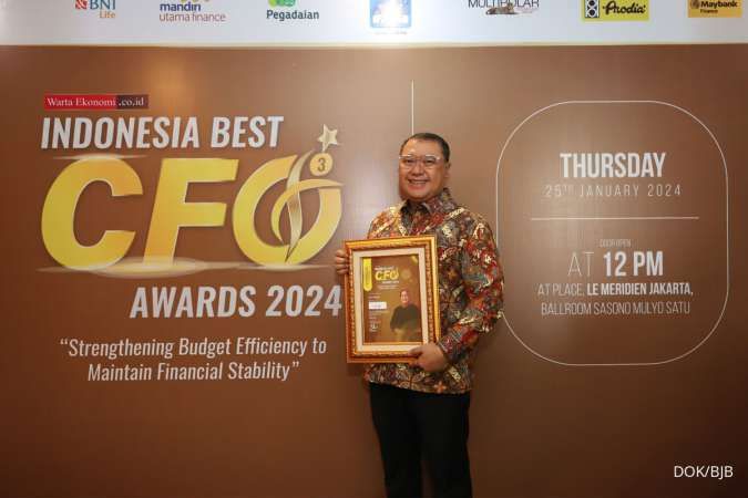 Direktur Keuangan bank bjb Nia Kania Raih Penghargaan Best Performance CFO