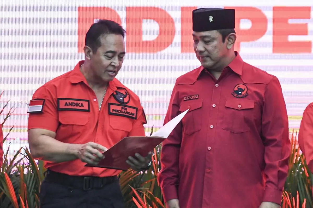 Calon Wagub Jateng Hendrar Pihadi Nyoblos di TPS 003 Lempongsari Semarang