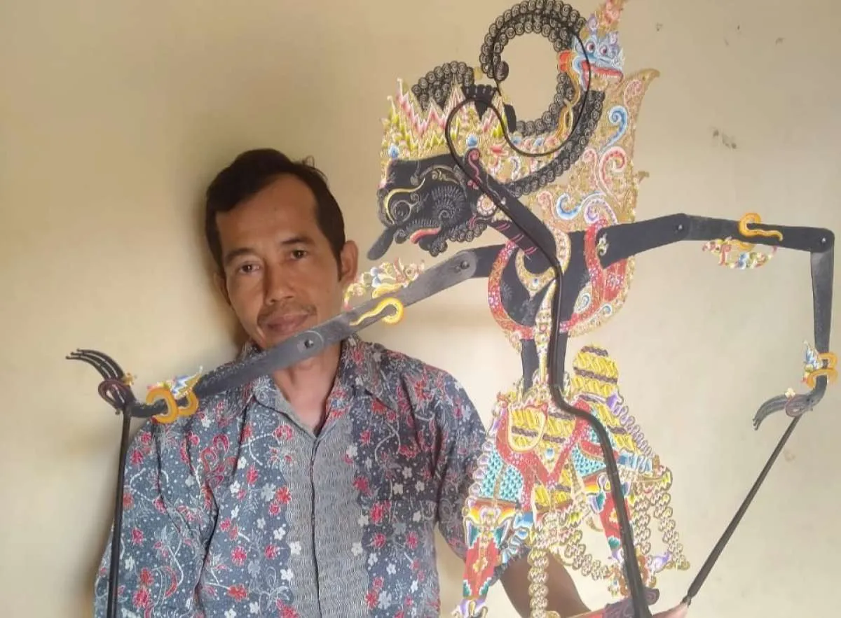 Enggan pailit, UMKM binaan Pertamina ini berinovasi lestarikan wayang kulit