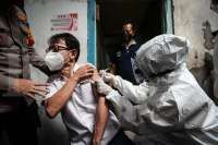 Inilah mitos dan hoax vaksin Covid-19 yang menyebabkan orang takut vaksinasi