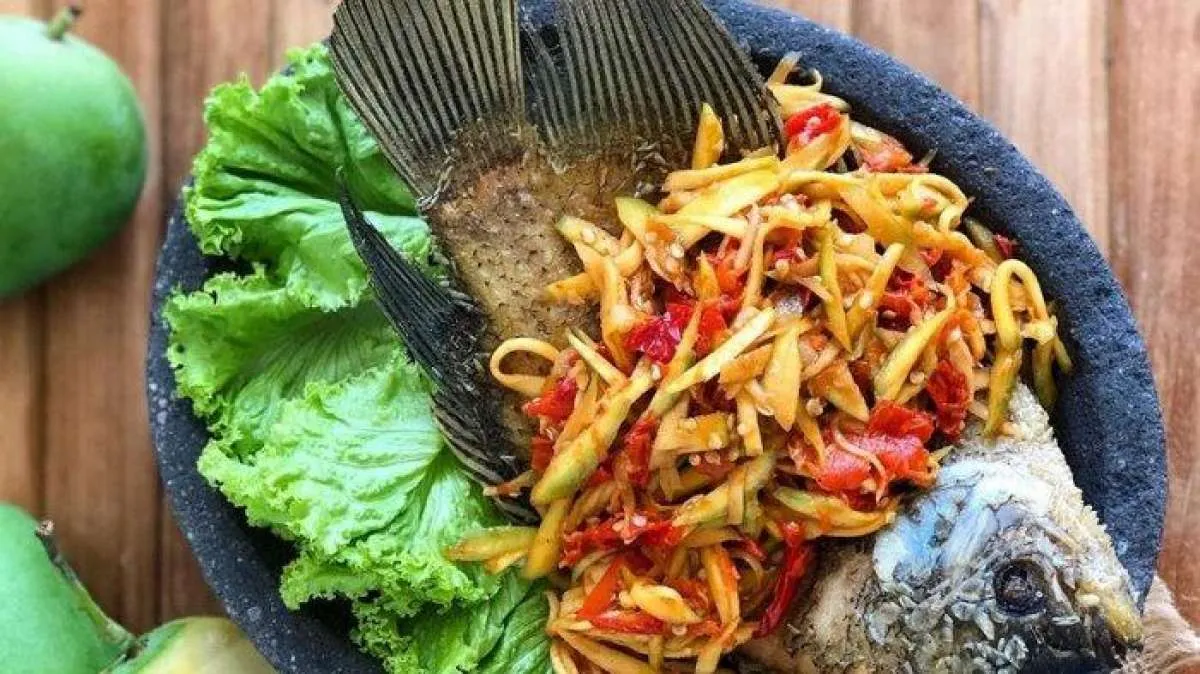 Inspirasi Resep Bawal Panggang Sambal Mangga Muda Asam Pedas yang Menggoda