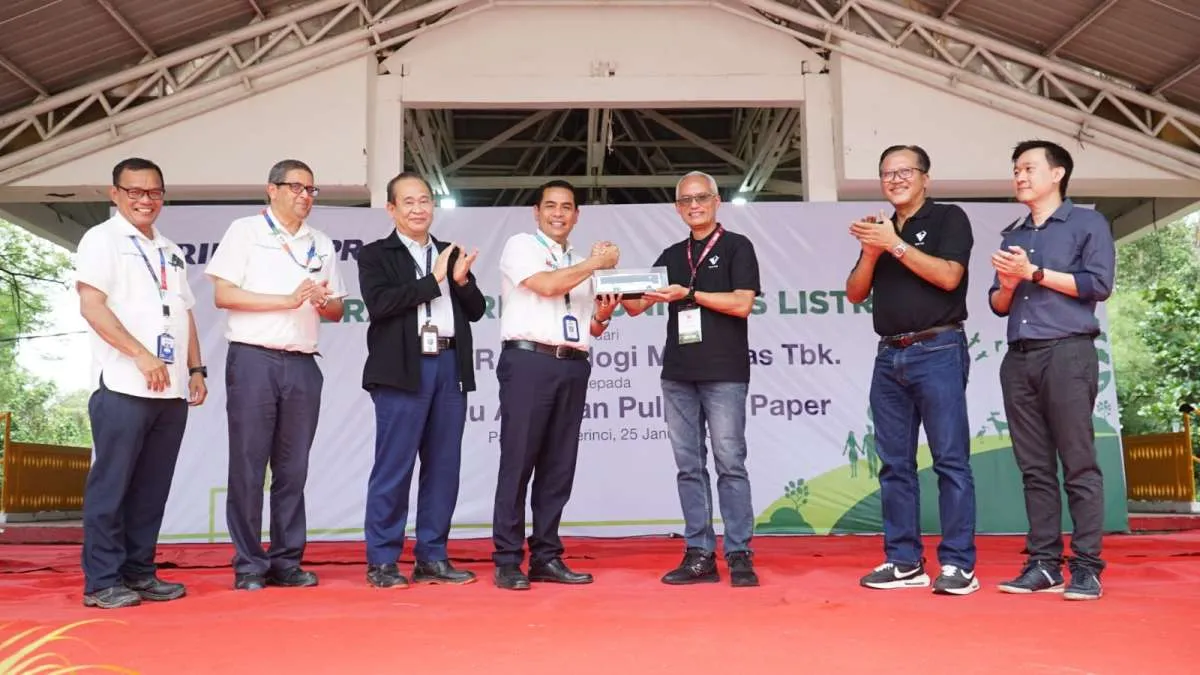 VKTR Teknologi Mobilitas Serah Terima 8 Unit Bus Listrik ke RAPP