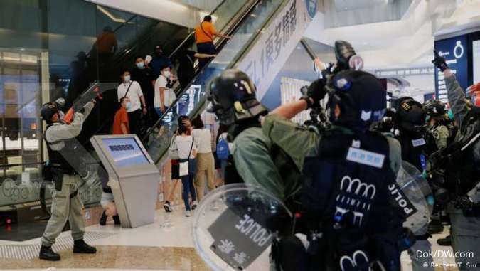 Hong Kong masih memanas, Polisi anti huru hara disiagakan di seluruh wilayah