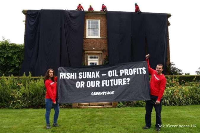 Tutupi Rumah PM Inggris dengan Kain Hitam, Aktivis Greenpeace Ditangkap