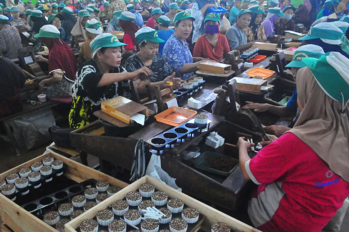 Harga Jual Eceran Produk Tembakau Bakal Naik Tahun Depan, Begini Respons Pelaku Usaha