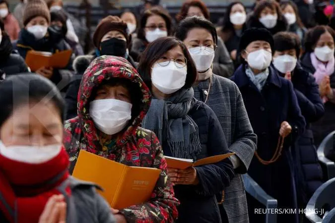 Korea's capital to ban gatherings larger than four as coronavirus deaths rise