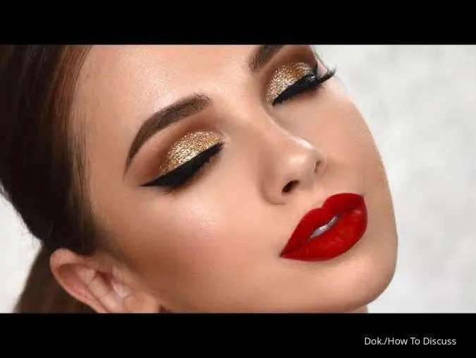Golden eye makeup look