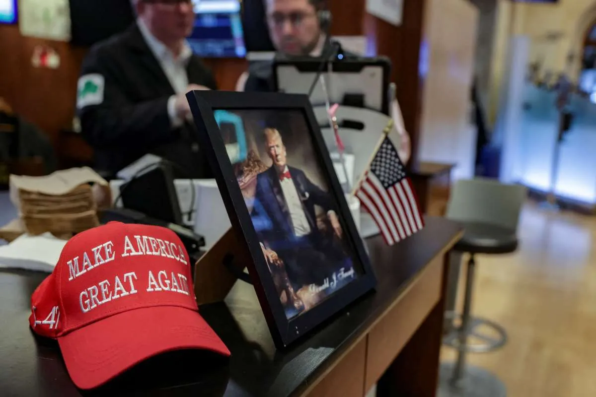 Analis Wall Street Skeptis Usulan Trump Batasi Bunga Kartu Kredit 10%