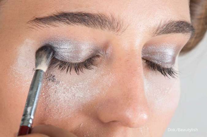 Bikin Eyeshadow Lebih Menonjol, Ini 5 Manfaat Eye Primer atau Primer Mata