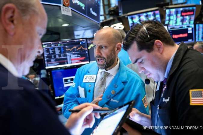 Laba bank yang beragam membuat Wall Street berayun mendatar